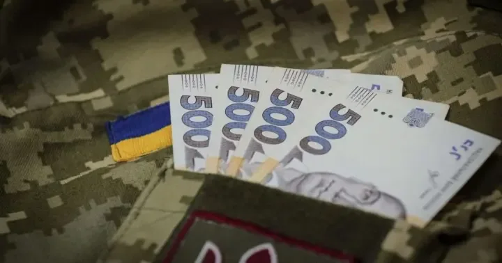 У Раді рекомендують спрямовувати військовий збір на зарплати військовослужбовців Бюджетний комітет підтримав законопроєкт про спрямування військового збору на виплати ЗСУ. Це забезпечить надходження 200
мільярдів гривень на рік.Суспільство • 6 травня, 13:55 • 2894 перегляди