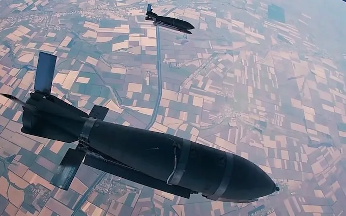 Україна працює над аналогами російських авіабомб для дзеркальної відповіді – ЗеленськийЗеленський провів Ставку щодо захисту від авіабомб та розробки українських аналогів. Держава готує технологічні рішення для
дзеркальної відповіді ворогу.Війна в Україні • 11 травня, 17:34 • 4852 перегляди