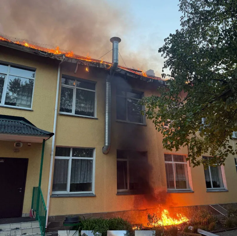 Через атаку дронів на Київщині пошкоджено дитсадок та житлові будинкиУ Фастівському районі пошкоджено дитсадок та житлові будинки, постраждалих немає. В Оболонському районі Києва уламки дрона впали на дах багатоповерхівки.Війна в Україні • 03:51 • 1154 перегляди