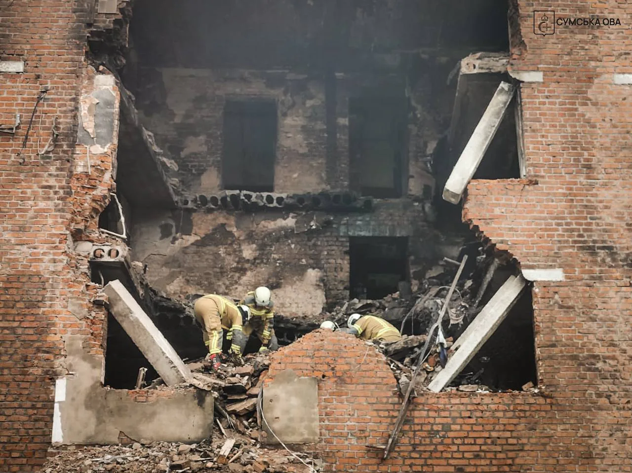 У Конотопі під завалами будинку знайшли тіло 94-річної жінкиПід завалами у Конотопі знайшли тіло 94-річної жінки після атаки 12 дронів. Ще 11 людей постраждали, пошкоджено багатоповерхівки
та адмінбудівлі.Суспільство • 20 травня, 08:41 • 3064 перегляди