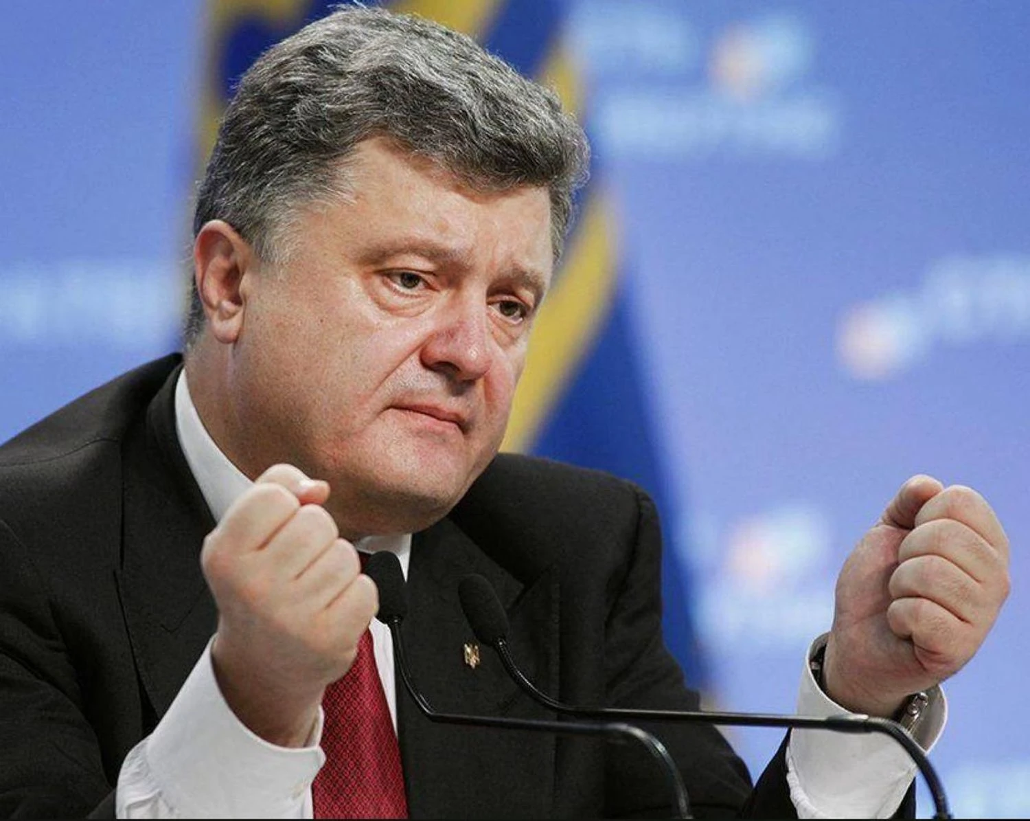 Вслід за Ющенком та Кучмою Порошенко відмовився від найвищого ордену Польщі через скандал із ЗеленськимПетро Порошенко відмовився від польського Ордена Білого Орла через рішення президента Польщі позбавити цієї нагороди Володимира Зеленського. Експрезидент назвав це рішення помилковим і таким, що шкодить українсько-польським відносинам.Політика • 20 червня, 19:16 • 10949 перегляди