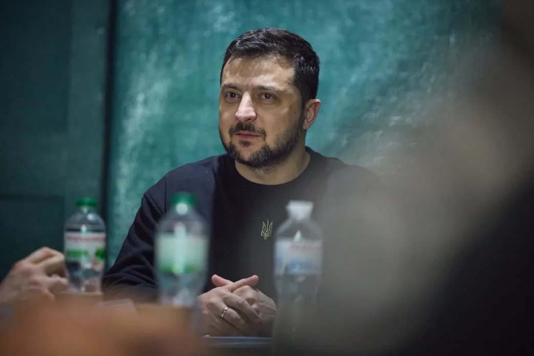 "План виконується": Зеленський розкрив результати далекобійних санкцій та мідлстрайківЗСУ та СБУ уразили літаки Ту-142, установку Іскандер та нафтові цілі ворога. Атаки спричинили дефіцит пального в окупованому
Криму.Війна в Україні • 30 травня, 17:23 • 3876 перегляди