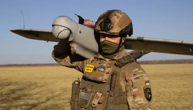 Третій армійський корпус заявив про контроль над логістикою окупантів на ЛуганщиніБПЛА Третього армійського корпусу уразили цілі на КПП Ізварине. Тепер ключові логістичні шляхи окупантів на Луганщині під вогневим
контролем ЗСУ.Війна в Україні • 12:35 • 1816 перегляди