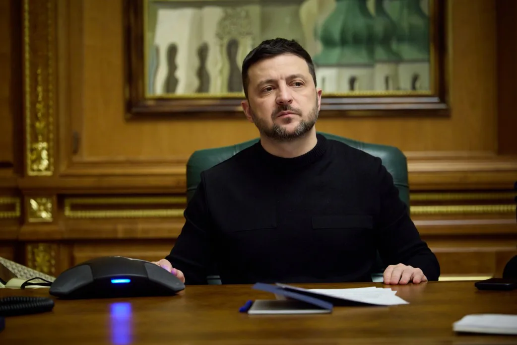 Україна та росія мають сісти за стіл переговорів до початку наступної зими – ЗеленськийЗеленський заявив про втрату росією ініціативи та вікно для діалогу в січні 2026 року. Дипломатичний шлях хочуть знайти до початку
наступної зими.Війна в Україні • 31 травня, 16:48 • 3586 перегляди