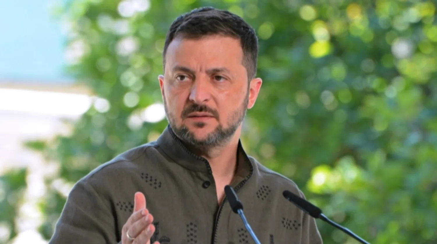 Зеленський заявив, що скасування санкцій проти рф фактично посилює її оборонну промисловістьВолодимир Зеленський заявив що скасування санкцій посилює оборонний сектор рф. Президент закликав посилювати обмеження замість
спроб вести діалог.Економіка • 31 травня, 17:01 • 4542 перегляди