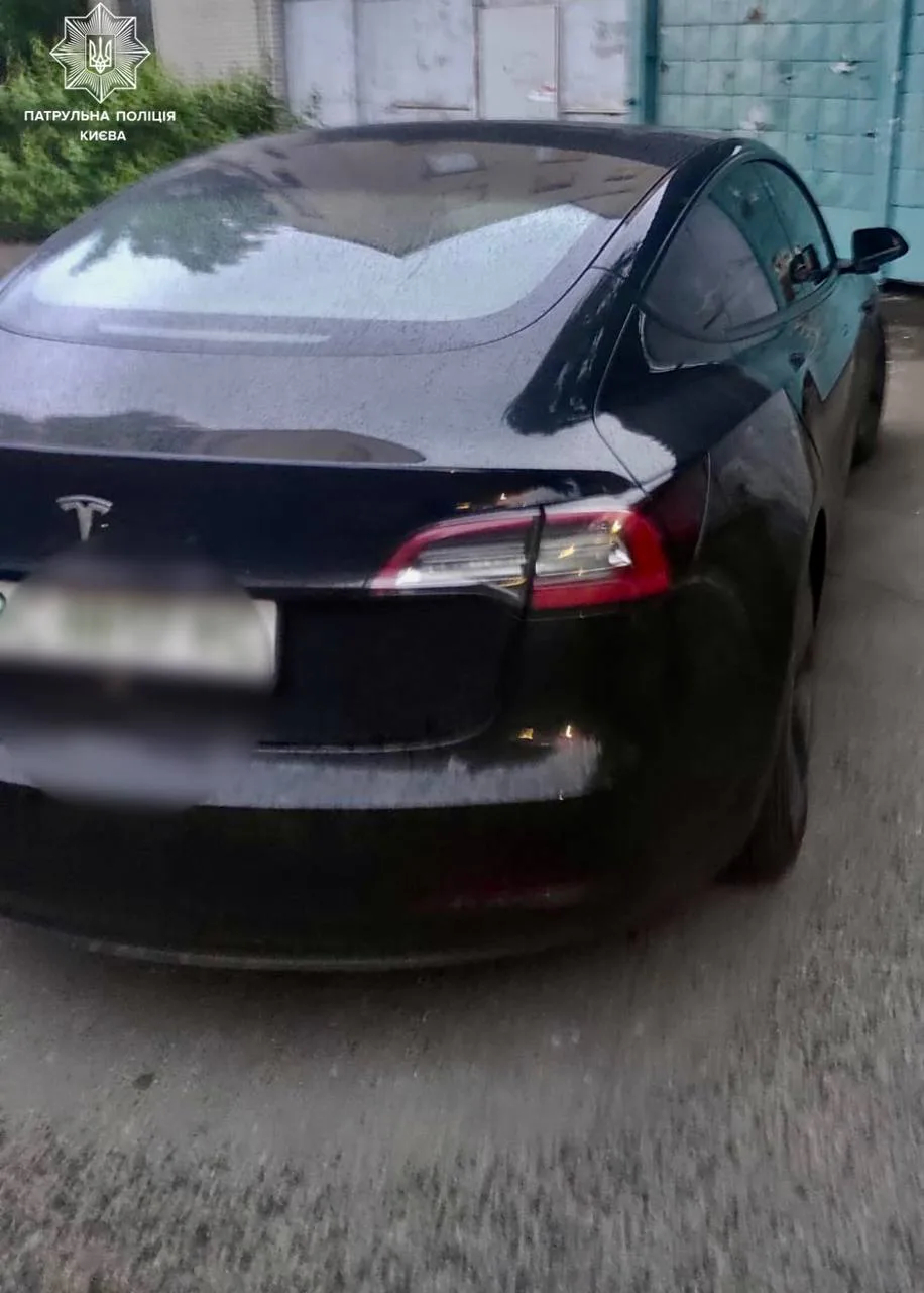 У Києві після конфлікту на дорозі нетверезий чоловік викрав Tesla із заправкиВ Оболонському районі нетверезий водій викрав Tesla після дорожнього конфлікту. Зловмисник вимагав гроші за колесо, але його
оперативно затримали.Київ • 09:17 • 2616 перегляди