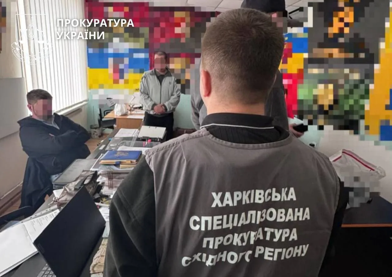 Посадовців армійського корпусу підозрюють у поборах із військових через “бойові”