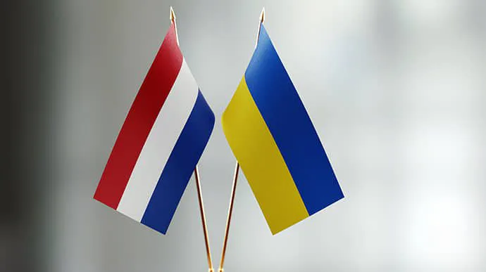 Нідерланди виділять Україні 500 млн євро на дрони та засоби ППОУряд Нідерландів надасть 500 млн євро на закупівлю безпілотників та озброєння США. Половину суми витратять на дрони від
нідерландських компаній.Війна в Україні • 20:17 • 1346 перегляди