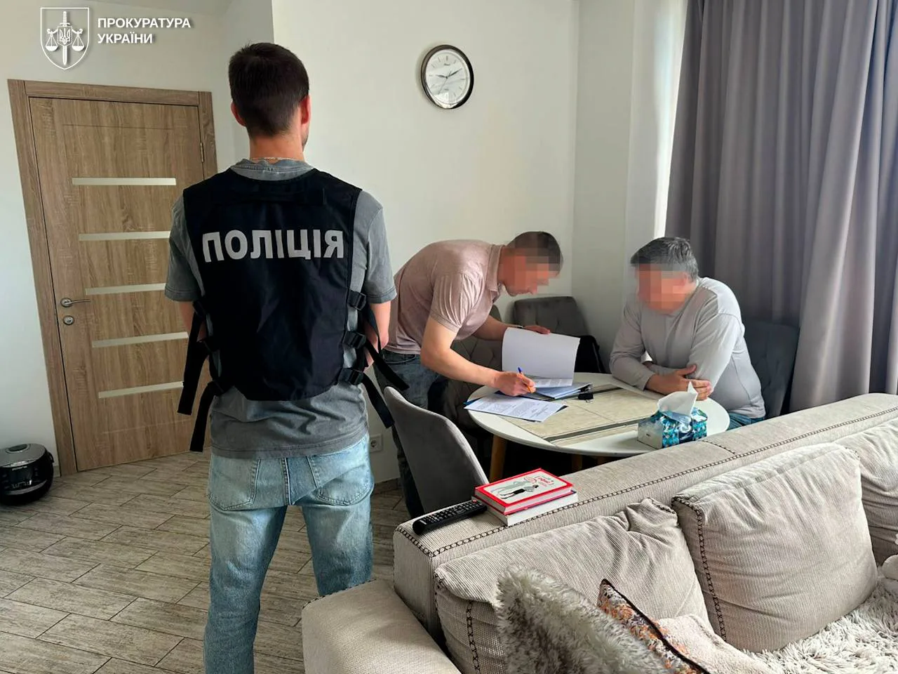 Ексочільник Мінкульту отримав підозру через схему виїзду за кордон на “музичні гастролі”