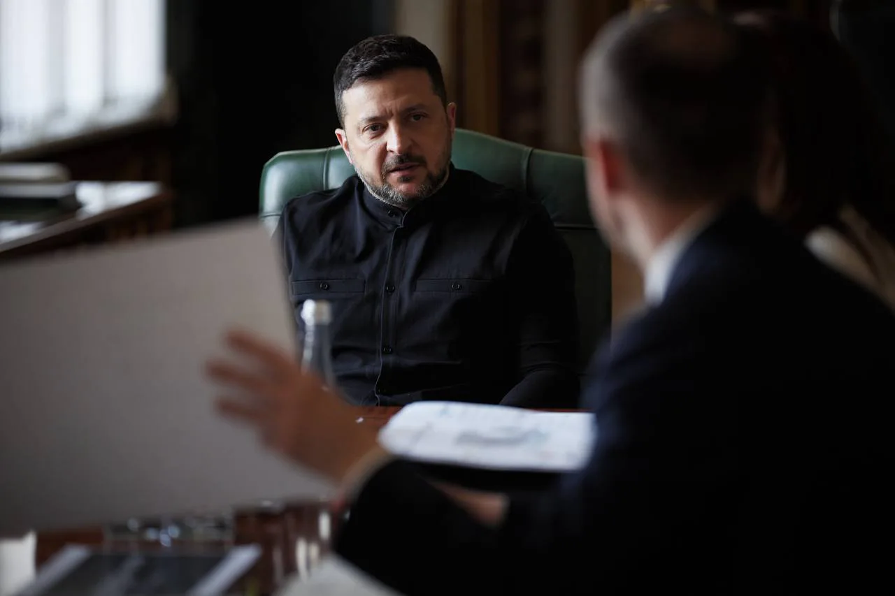 Зеленський анонсував кадрові рішення щодо громад, які відстають у підготовці до зимиПрезидент Зеленський заявив, що частина громад відстає у підготовці до зими, тому будуть кадрові висновки. Уряд та Нафтогаз
виконують завдання з розбудови енергетичних партнерств.Суспільство • 17:09 • 1106 перегляди